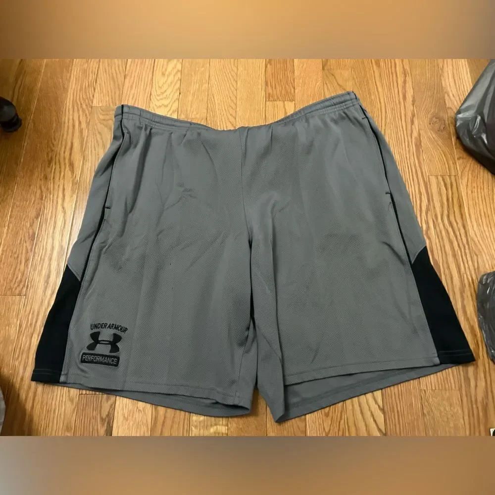 Under Armour Performance Shorts - Picture 1 of 5